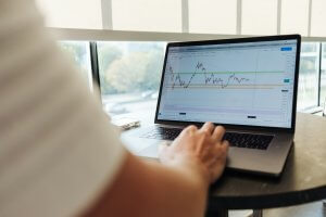 Is manual or automated grid trading the way to dominate financial markets in 2025?