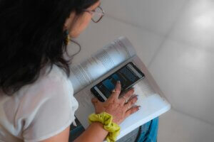 Think Your AI Chats Are Private? These Extensions May Be Watching